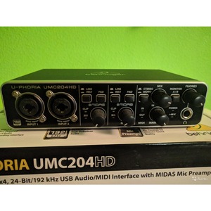 Внешняя звуковая карта с USB Behringer UMC204HD