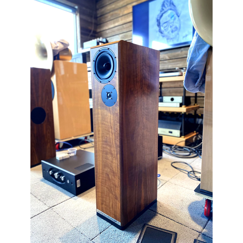 Напольная акустика DeVORE Fidelity Gibbons 9 Walnut