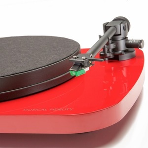 Проигрыватель винила Musical Fidelity Roundtable Turntable Red