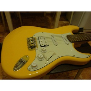 Электрогитара Ashtone ST-200 YW