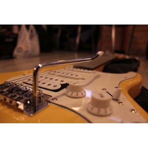 Электрогитара Ashtone ST-200 YW