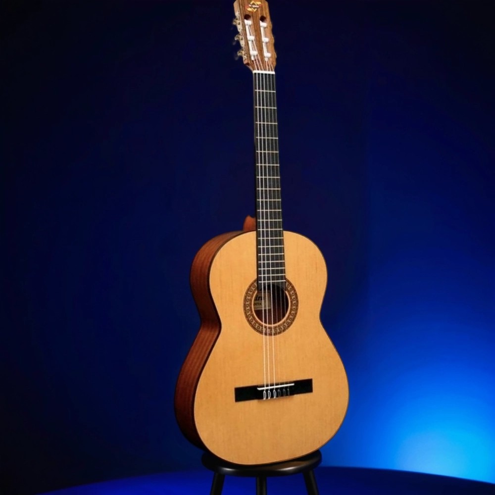 Классическая гитара Admira Juanita