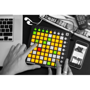 Миди контроллер Novation Launchpad Mini MK2