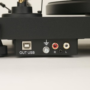 Проигрыватель винила Pro-Ject Debut Carbon DC Phono USB Piano Black (OM-10)