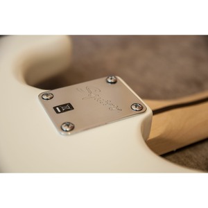 Электроакустическая гитара Fender Squier Bullet Strat Tremolo RW arctic white
