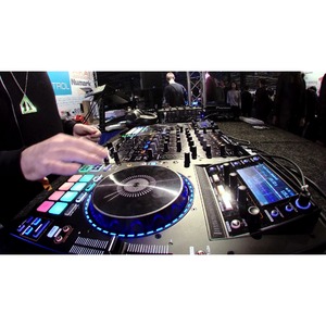 DJ контроллер Denon MCX8000