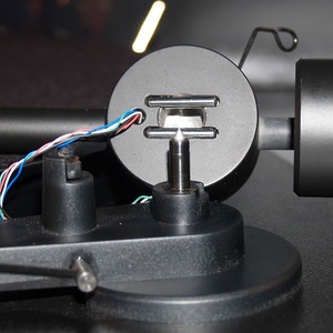 Проигрыватель винила Pro-Ject Essential White (OM-3E)