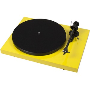 Проигрыватель винила Pro-Ject Debut Carbon Yellow (2M-Red)