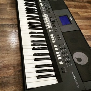 Цифровой синтезатор Yamaha PSR-S650