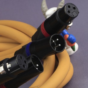 Кабель аудио 2xXLR - 2xXLR Van Den Hul The MOUNTAIN Hybrid (3T) XLR 1.2m