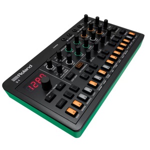Аналоговый синтезатор Roland S-1