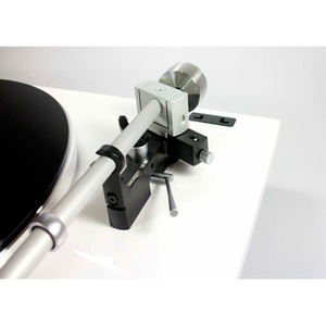 Проигрыватель винила Thorens TD206 highgloss white