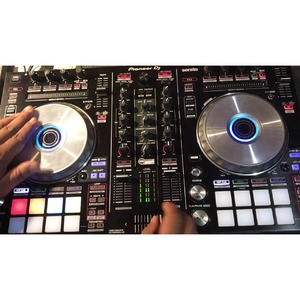 DJ контроллер Pioneer DDJ-SR2