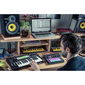 Аналоговый синтезатор Novation Circuit MonoStation