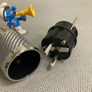 Разъем EU Schuko Furutech FI-E50 NCF(R) Carbon