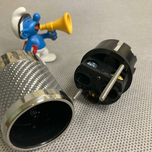 Разъем EU Schuko Furutech FI-E50 NCF(R) Carbon