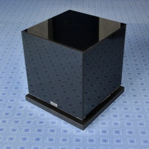 Фазоинверторный сабвуфер Audio Physic Luna Glass Black HG