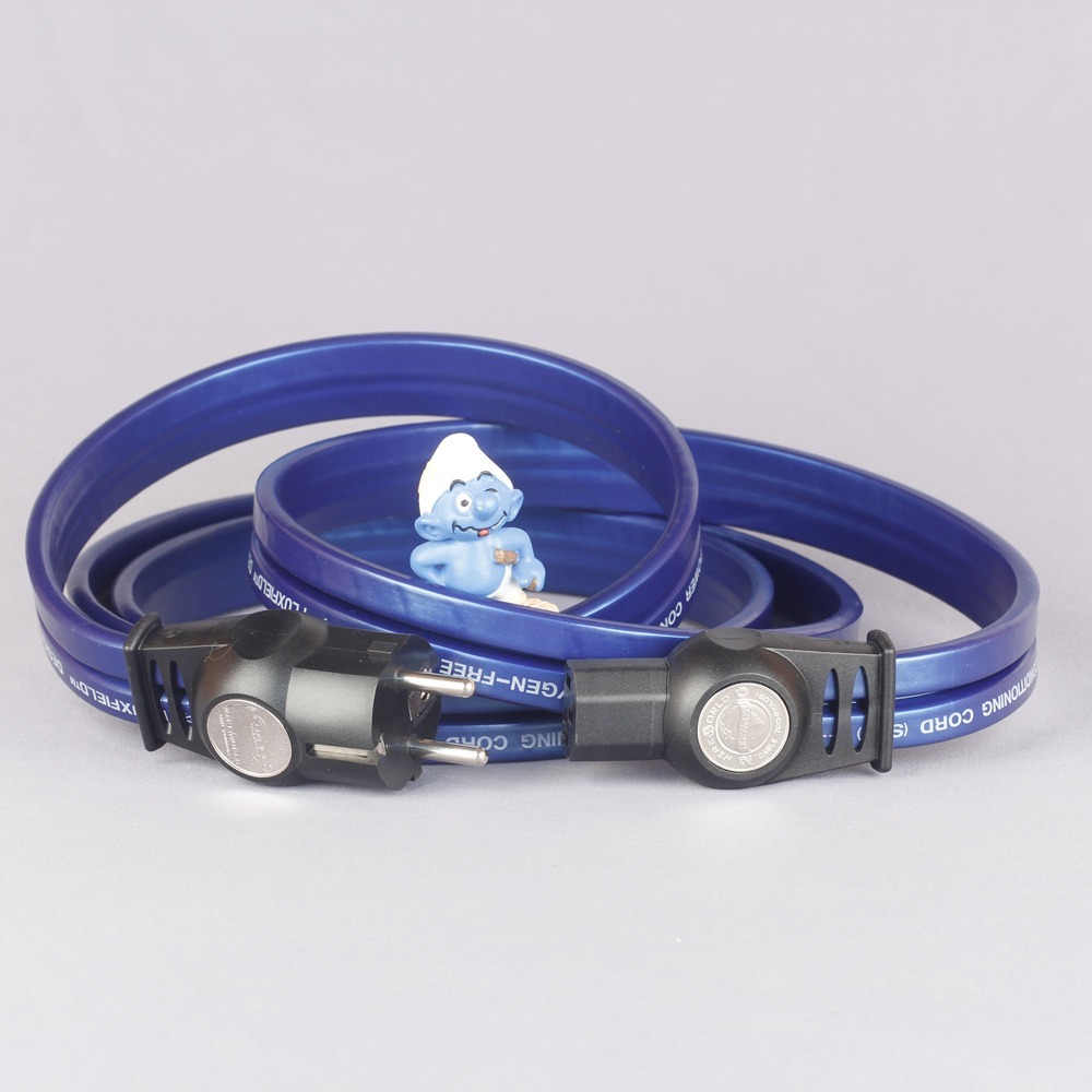 Кабель силовой WireWorld STP1.0MEU-7 Stratus 7 1.0m