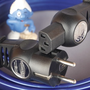 Кабель силовой WireWorld STP1.0MEU-7 Stratus 7 1.0m