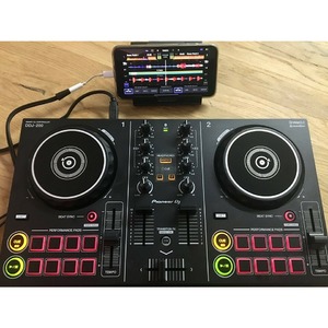 DJ контроллер Pioneer DDJ-200