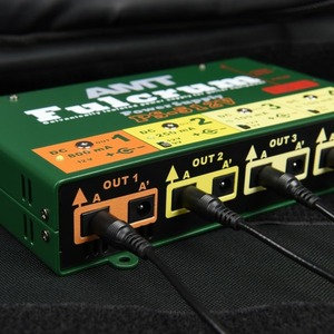 Блок питания для гитарных эффектов AMT PS-512V