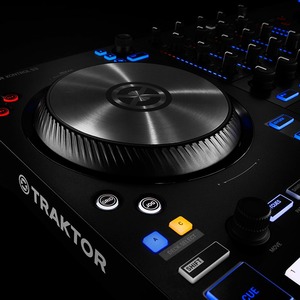 DJ контроллер Native Instruments TRAKTOR KONTROL S3