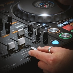 DJ контроллер Pioneer DDJ-1000SRT