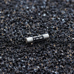 Предохранитель Synergistic Research Quantum Fuse SR20 Slow-Blow 2.5A (5x20mm)