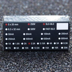 Предохранитель Synergistic Research Quantum Fuse SR20 Slow-Blow 2.5A (5x20mm)