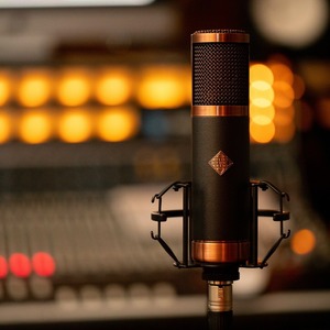 Микрофон ламповый конденсаторный Telefunken TF-39