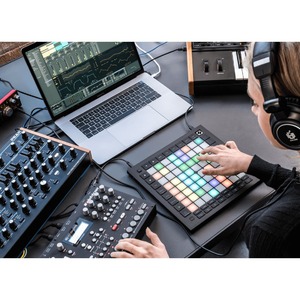 Миди контроллер Novation Launchpad Pro MK3