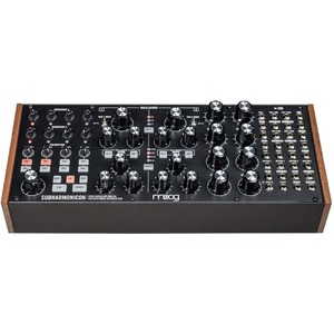 Синтезатор и секвенсор Moog Subharmonicon