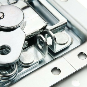 Замок бабочка для кейса Adam Hall 17283P