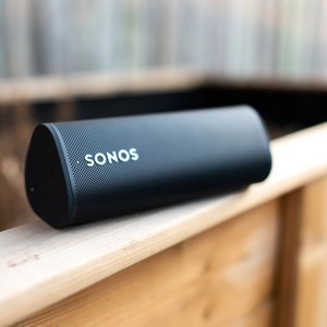 Прочная и водонепроницаемая акустика Sonos Roam Black