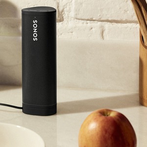 Прочная и водонепроницаемая акустика Sonos Roam Black