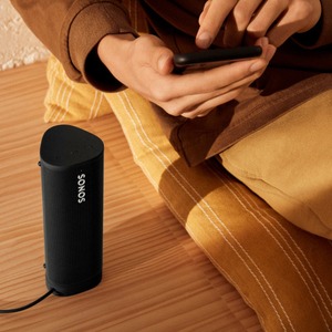 Прочная и водонепроницаемая акустика Sonos Roam Black