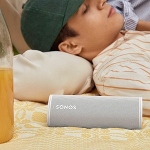 Прочная и водонепроницаемая акустика Sonos Roam White