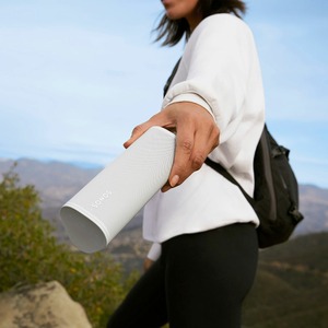 Прочная и водонепроницаемая акустика Sonos Roam White