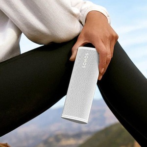 Прочная и водонепроницаемая акустика Sonos Roam White