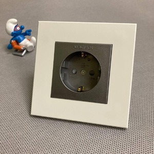 Розетка силовая Furutech FP-SWS(G) Light