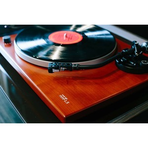 Проигрыватель винила Music Hall MMF-1.5 Cherry (MH Melody)