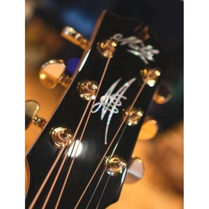 Электроакустическая гитара Maton EM100-808