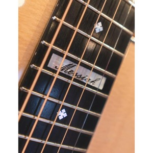 Электроакустическая гитара Maton EM100-808