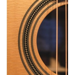 Электроакустическая гитара Maton EM100-808