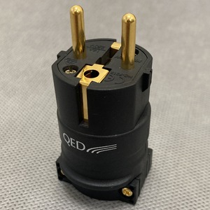 Разъем EU Schuko QED (QE3093) Performance Euro Plug Gold