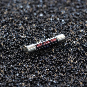 Предохранитель Synergistic Research Quantum Fuse SR20 Fast-Blow 3.15A (6.3x32mm)