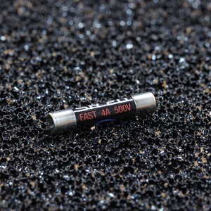 Предохранитель Synergistic Research Quantum Fuse SR20 Fast-Blow 15A (6.3x32mm)
