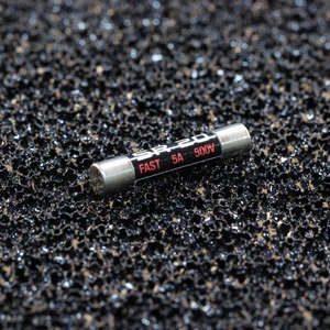 Предохранитель Synergistic Research Quantum Fuse SR20 Fast-Blow 16A (6.3x32mm)
