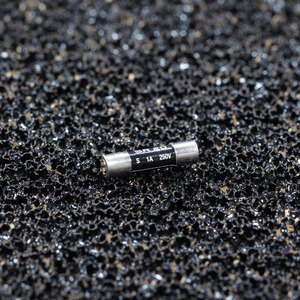 Предохранитель Synergistic Research Quantum Fuse SR20 Slow-Blow 1A (5x20mm)