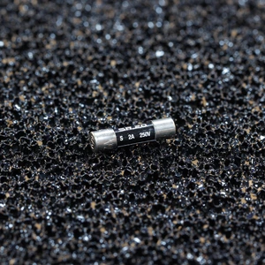 Предохранитель Synergistic Research Quantum Fuse SR20 Slow-Blow 2A (5x20mm)